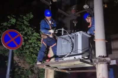 沂源供電公司：客戶(hù)專(zhuān)變突著火 挑燈夜戰(zhàn)忙更換