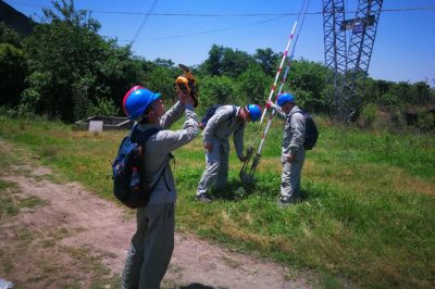 湖北電力：高溫下巡線，為軍運(yùn)會(huì)保駕護(hù)航