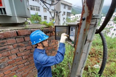 白河供電公司對獅子山新區(qū)進行4G物聯(lián)網(wǎng)卡更換