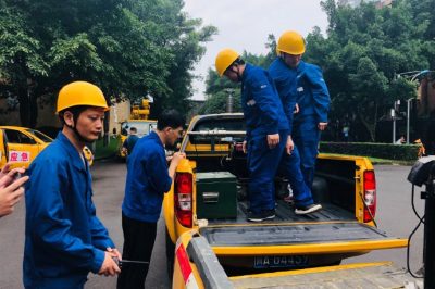 樂山供電公司電力搶險隊奔赴宜賓市長寧縣地震災區(qū)