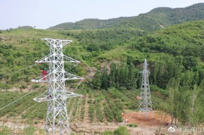 青山再高人為峰 高溫架線(xiàn)送光明