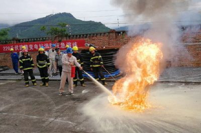 武隆供電公司開展220千伏武隆變電站消防應急演練