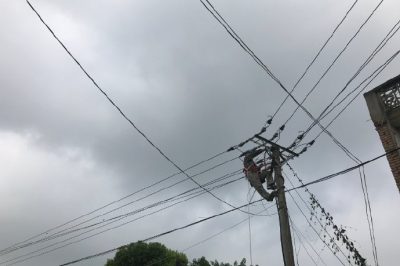 江夏區(qū)供電公司野外作業(yè)設(shè)備運(yùn)維，迎峰度夏