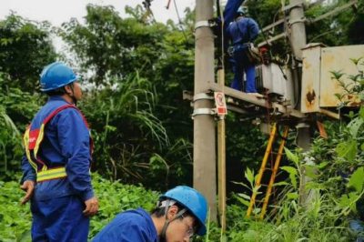 漢中供電公司排查轄區(qū)內(nèi)的變電站、輸電線路、供電設(shè)施