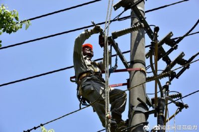 昆山市供電公司開展10千伏電纜遷移、新建環(huán)網(wǎng)柜