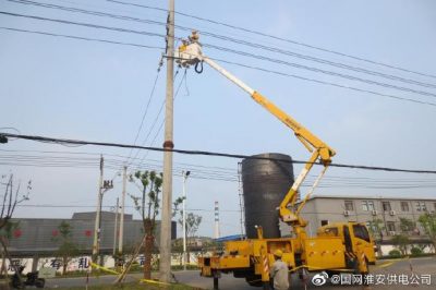 10千伏線路帶電作業(yè)，保障太平紙業(yè)公司夏季可靠供電