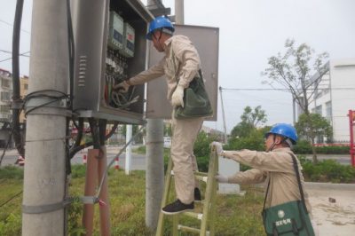 檢查更換配變箱內(nèi)的漏電保護(hù)器及設(shè)備，保障迎峰度夏安全供電