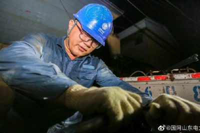 完成兩套懸式絕緣子、一套直線瓷瓶更換及緊線工作，保障附近居民用電安全