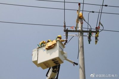 10千伏餐具線78號和79號桿之間新立15米線桿1基，并進行帶電接火作業(yè)