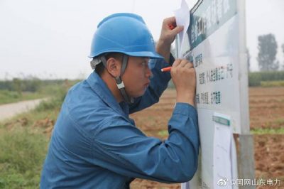 肥城市供電公司對(duì)10千伏桃王線開展線路切改工程
