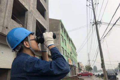 開展雨后設(shè)備巡視，為迎峰度夏期間安全供電消除隱患