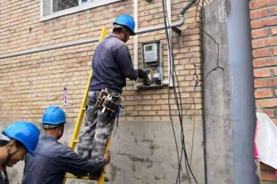 保定市徐水區(qū)供電公司改造低壓出線，提高供電可靠率