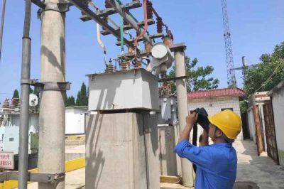贊皇縣供電公司對(duì)35千伏許亭變電站檢查開關(guān)柜、實(shí)施紅外測(cè)溫