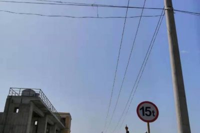 新河縣供電公司對(duì)滏陽排河沿線電力設(shè)備線路進(jìn)行巡視排查