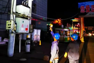 內(nèi)丘縣供電公司對轄區(qū)內(nèi)配電變壓器、高低壓線路進行紅外測溫