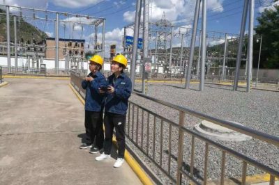 延安供電公司在110千伏安塞變、吳起變開(kāi)展利用無(wú)人機(jī)排查線夾隱患