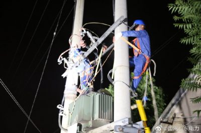 平邑縣供電公司更換高壓電纜、低壓出線等措施進(jìn)行公變重負(fù)荷改造