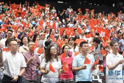 “香港，拉緊我的手！”