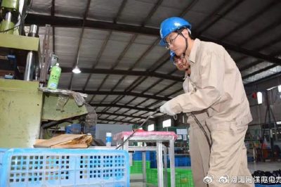 無(wú)錫供電公司工廠著火 “電蜜蜂”緊急“救援”
