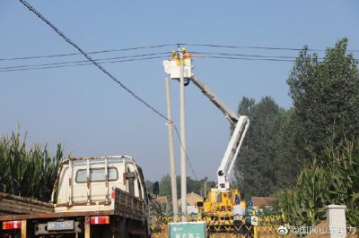 平原縣供電公司對10千伏南侯線18號桿進行改造