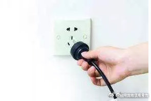 拔插座用左手還是右手？有區(qū)別嗎？