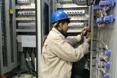 送變電公司調(diào)試人員迅速排查并更換交流采樣板件