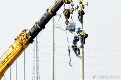 臨電箱變安裝開(kāi)關(guān) 保障項(xiàng)目建設(shè)用電