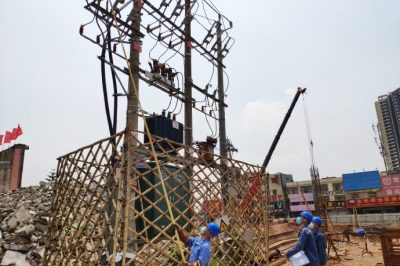 惠陽(yáng)區(qū)淡水街道白云路正進(jìn)行城市道路改擴(kuò)建作業(yè)