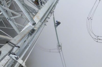 迷霧里高空走線，還碰上38°大下坡……太難了