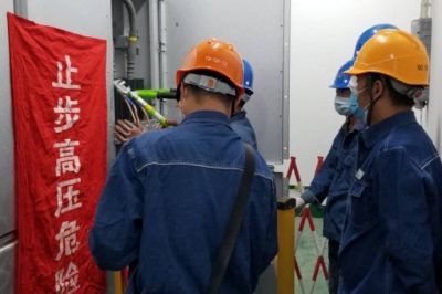 國際港務區(qū)港務西站與廣場南路西北角進行新裝供電工作