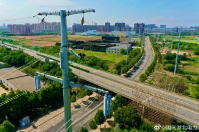 遷改線路，為重點(diǎn)企業(yè)擴(kuò)建讓道