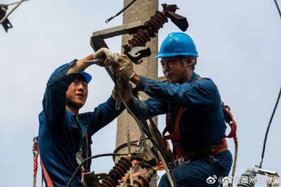 更換老舊電桿、柱上開關(guān)、配變刀閘熔斷器