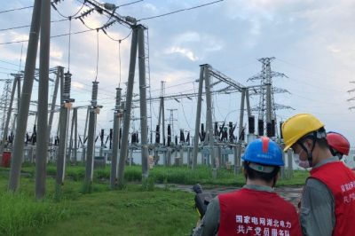 變電“拍了拍”，輸電出動“激光炮”
