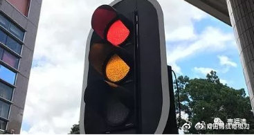 路邊的“小房子”、 綠化帶景觀燈、裝地?zé)舻乃亍h(yuǎn)離這些地方哦~