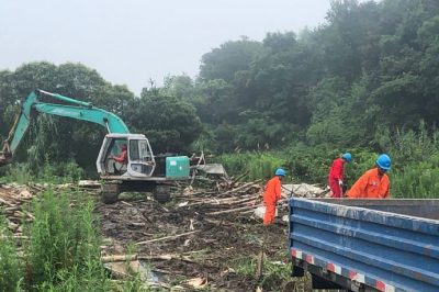 重拳出擊 拆除電力設施保護范圍違章搭建物