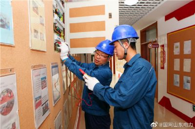 重點對校園內(nèi)變壓器、表箱、開關(guān)等設備進行調(diào)試和測溫