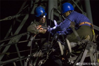 4條線路進(jìn)行集中消缺維護(hù)，更換耐張線夾12只、鍍鋅端子33個(gè)