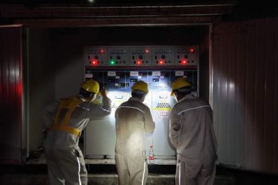 對南川工業(yè)園區(qū)的環(huán)網柜，開閉所，電纜溝進行夜間巡視及紅外線測溫