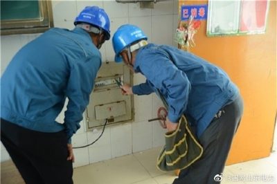 開學在即對學校重點檢查變壓器、配電室、插座等是否存在故障