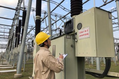 開展變電站安全巡視，確保設(shè)備安全運(yùn)行