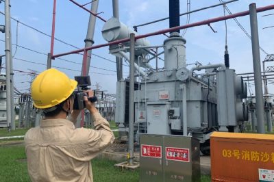 在上黨變電站開展主變壓器、二次設備室等區(qū)域的紅外測溫工作