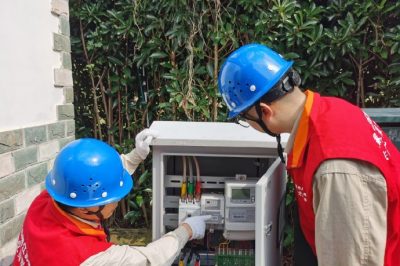 開展供電設(shè)備巡視??力保“雙節(jié)”用電安全