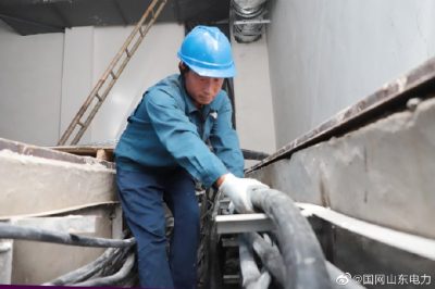 鋪設(shè)高壓電纜2300米，低壓電纜1100米