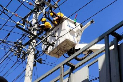 對10千伏0109李廟線28號桿進(jìn)行帶電接魏灣17號配變上引線操作