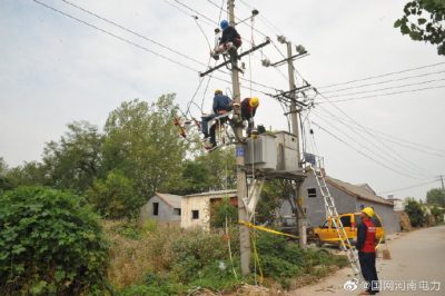 對(duì)10千伏和供5程臺(tái)線開展集中檢修，更換斷路器，安裝配變安裝