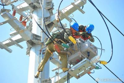 國網阜城縣供電公司阜興供電所開展線路秋檢行動