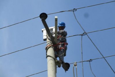 對元氏縣使莊村“煤改電”項目配套電力設施加緊進行改造