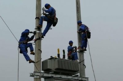 國網(wǎng)無極縣供電公司簡化流程、提速進度，確保企業(yè)盡早用電