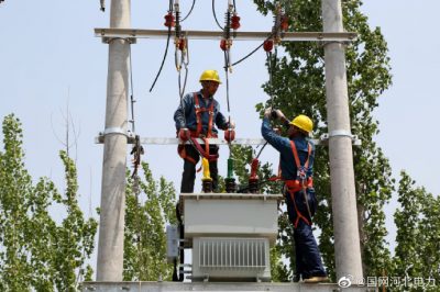 對(duì)轄區(qū)10千伏線(xiàn)路、配電臺(tái)區(qū)設(shè)備進(jìn)行巡視消缺