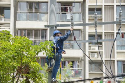 全面整改殘舊老化低壓線路17.59公里，增加用電容量5150千伏安